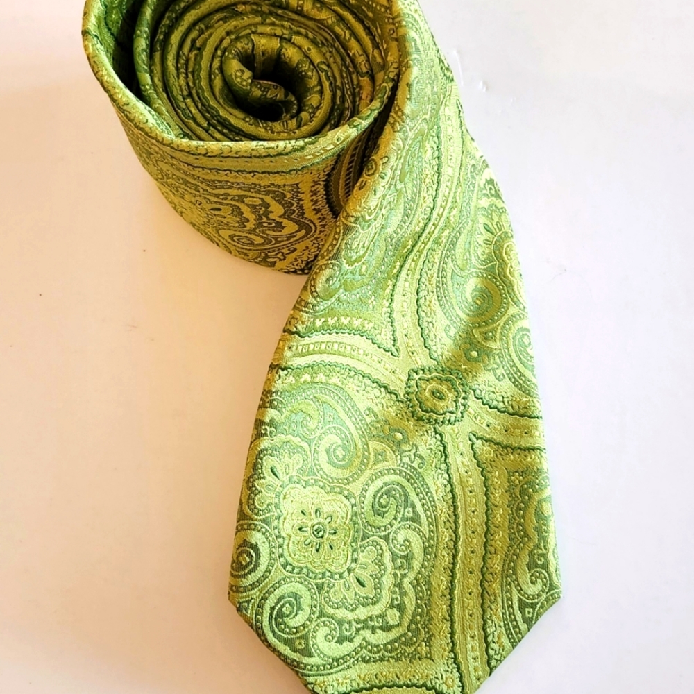 Countess Mara Tie